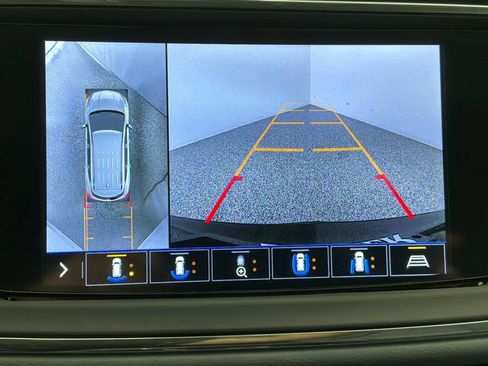 Used 2021 Buick Enclave Essence AWD/4WD image 19