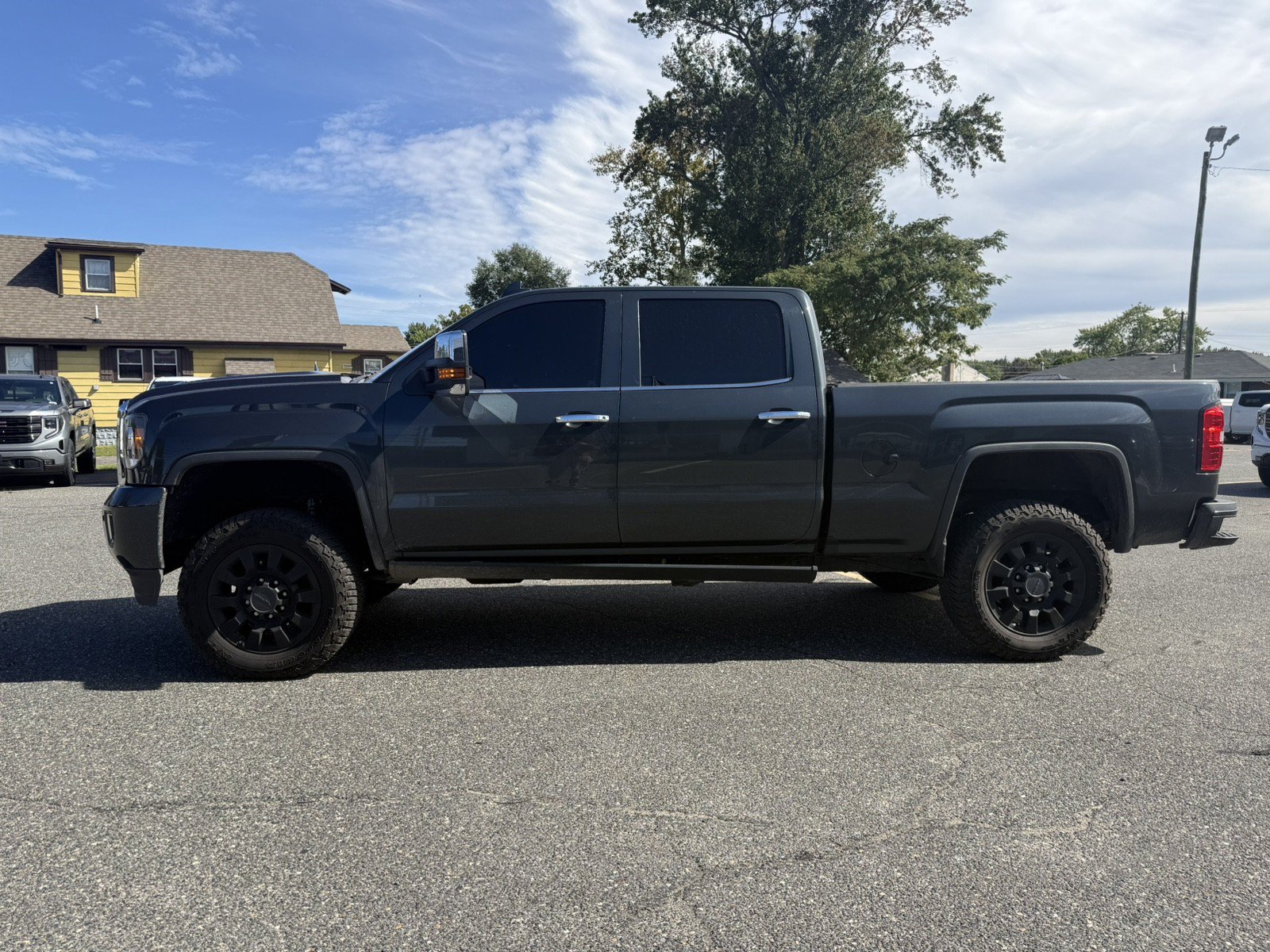 Used 2018 GMC Sierra 2500 Denali w/ Duramax Plus Package AWD/4WD image 6