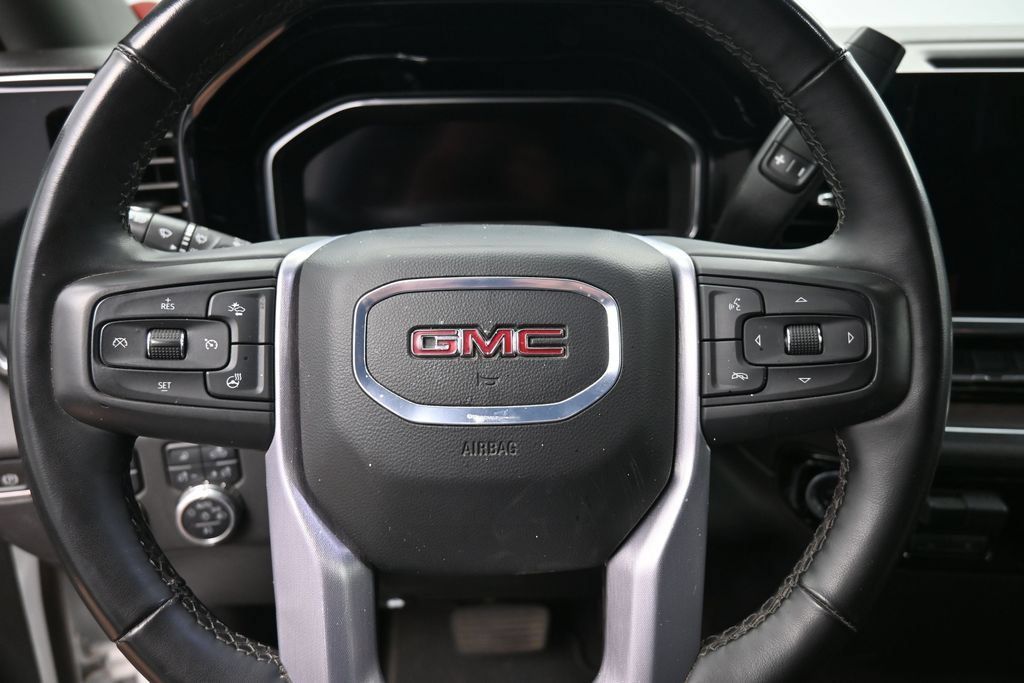 Used 2025 GMC Sierra 1500 SLT AWD/4WD image 18