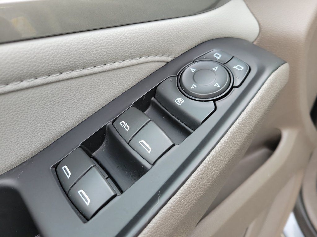 Used 2021 Chevrolet Traverse LT w/ LT Premium Package AWD/4WD image 22
