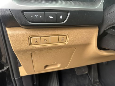 Used 2022 Kia Carnival LX FWD image 10