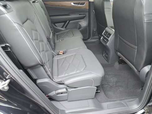 New 2026 Volkswagen Atlas SE image 16