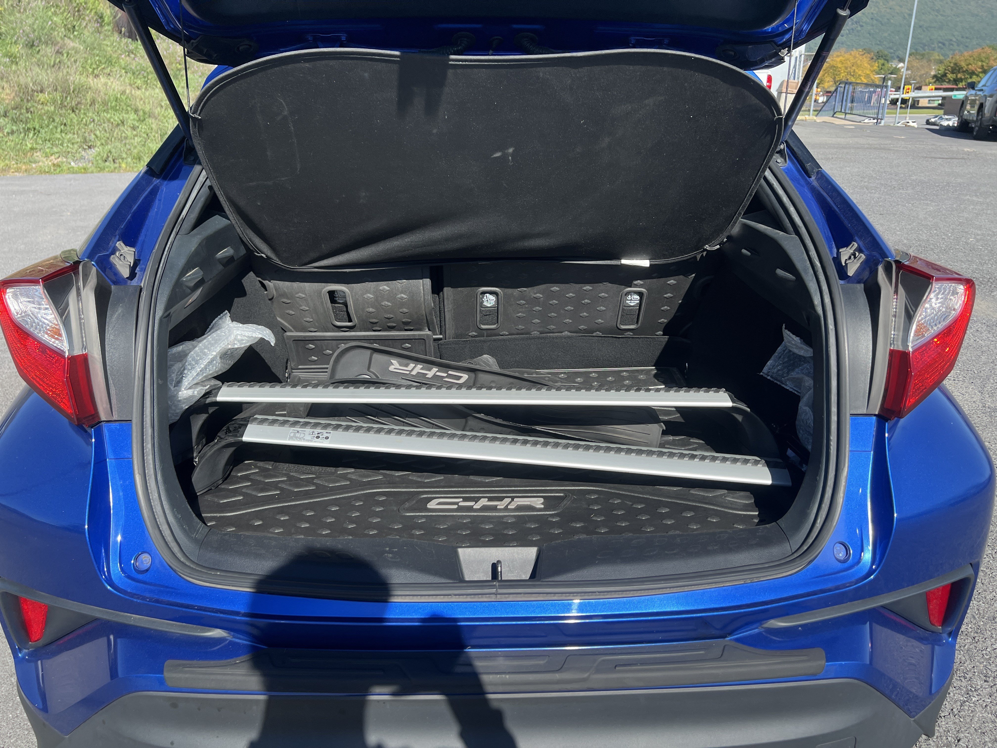 Used 2019 Toyota C-HR XLE FWD image 5