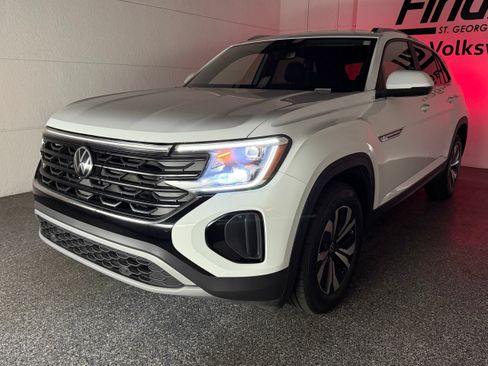 Used 2024 Volkswagen Atlas Cross Sport SE FWD image 45