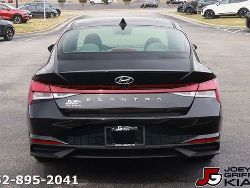 Used 2023 Hyundai Elantra SEL w/ Convenience Package FWD image 6