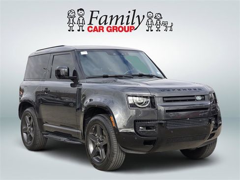 Used 2023 Land Rover Defender 90 X-Dynamic SE image 2