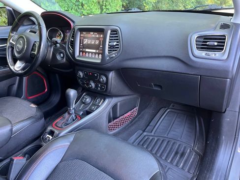 Used 2020 Jeep Compass Trailhawk AWD/4WD image 38