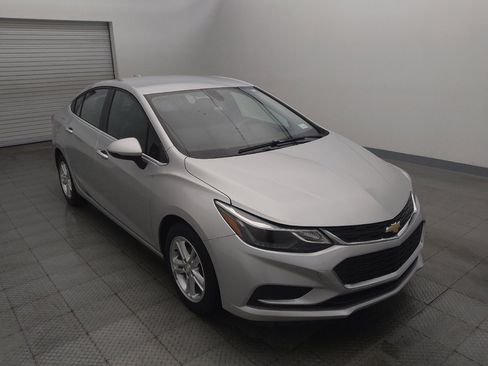 Used 2017 Chevrolet Cruze LT w/ Convenience Package FWD image 13