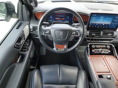 Certified 2022 Lincoln Navigator L Reserve image 16