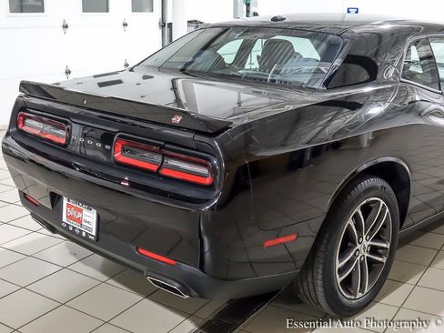 Used 2019 Dodge Challenger SXT image 7