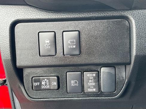 Used 2022 Toyota Tacoma Limited image 10