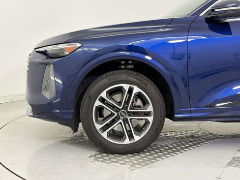 Certified 2025 Audi Q5 Premium w/ Convenience Package image 12