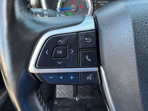 Used 2023 Toyota Highlander XLE FWD image 23