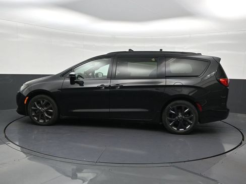 Used 2019 Chrysler Pacifica Limited w/ Advanced Safetytec Group FWD image 2