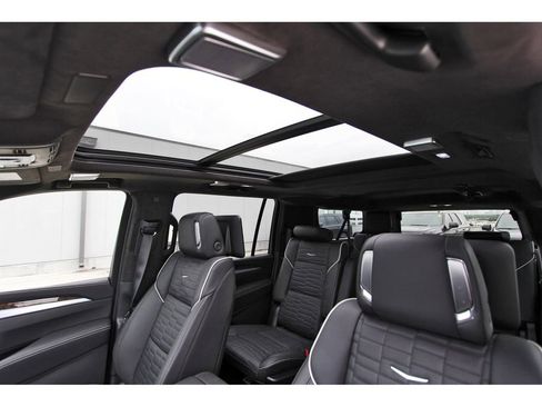 New 2026 Cadillac Escalade ESV Platinum Sport w/ LPO, ONYX Package AWD/4WD image 24