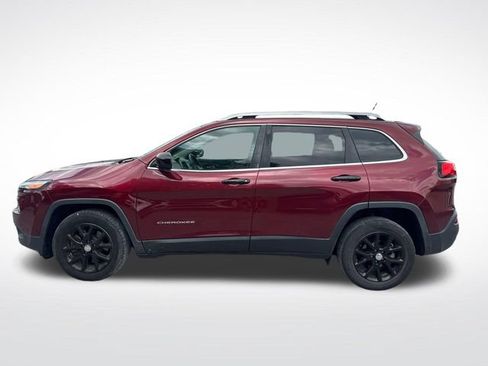 Used 2018 Jeep Cherokee Latitude w/ Cold Weather Group FWD image 2