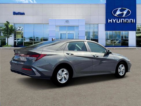 New 2026 Hyundai Elantra SE FWD image 8