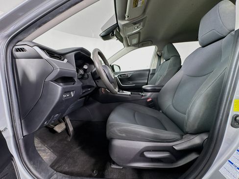 Used 2021 Toyota RAV4 LE AWD/4WD image 19