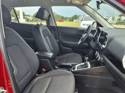 Used 2025 Hyundai Venue Limited FWD image 22