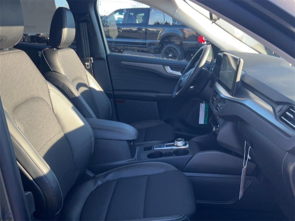 New 2025 Ford Escape SE FWD image 14
