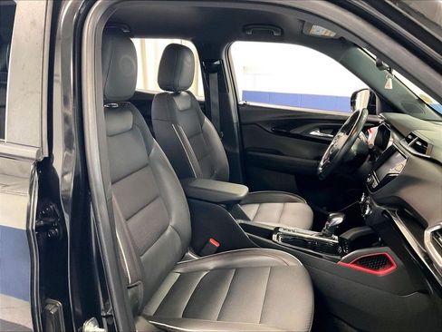 Used 2023 Chevrolet TrailBlazer RS w/ Technology Package FWD image 11