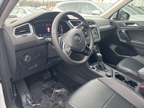 Used 2021 Volkswagen Tiguan SE image 22