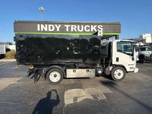 Used 2024 Isuzu NPR image 12