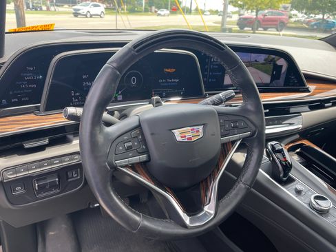 Used 2024 Cadillac Escalade ESV Premium Luxury w/ Performance Package AWD/4WD image 10