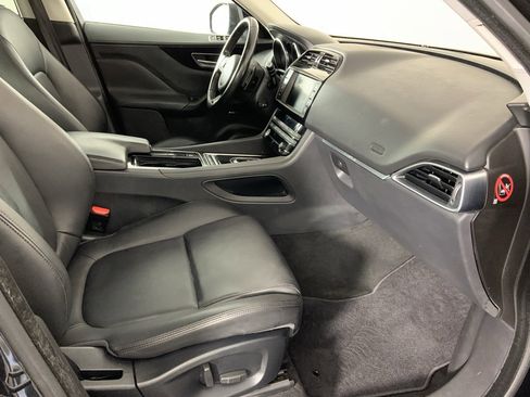 Used 2018 Jaguar F-PACE Premium image 16