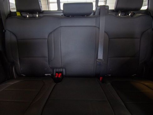 Used 2022 GMC Sierra 2500 SLT w/ SLT Preferred Package image 22