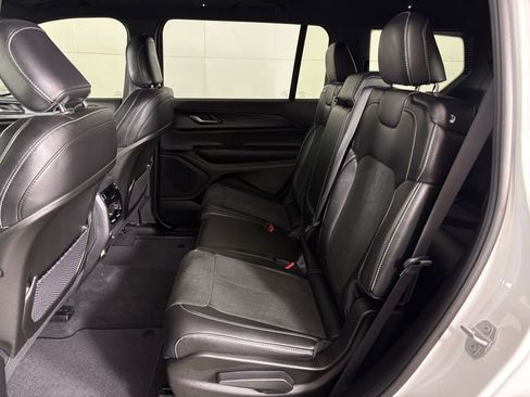 New 2025 Jeep Grand Cherokee L Altitude image 37