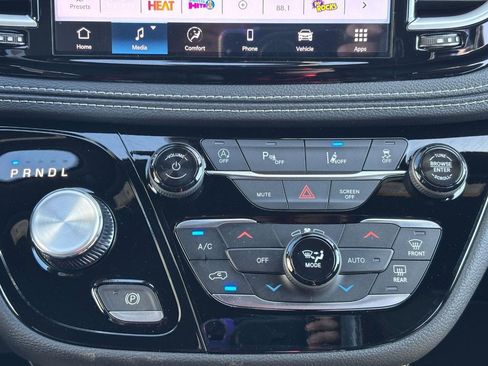 New 2026 Chrysler Pacifica Select image 13