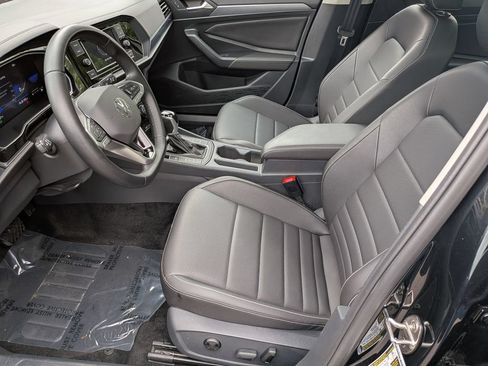 Used 2024 Volkswagen Jetta SE w/ Panoramic Sunroof Package FWD image 12
