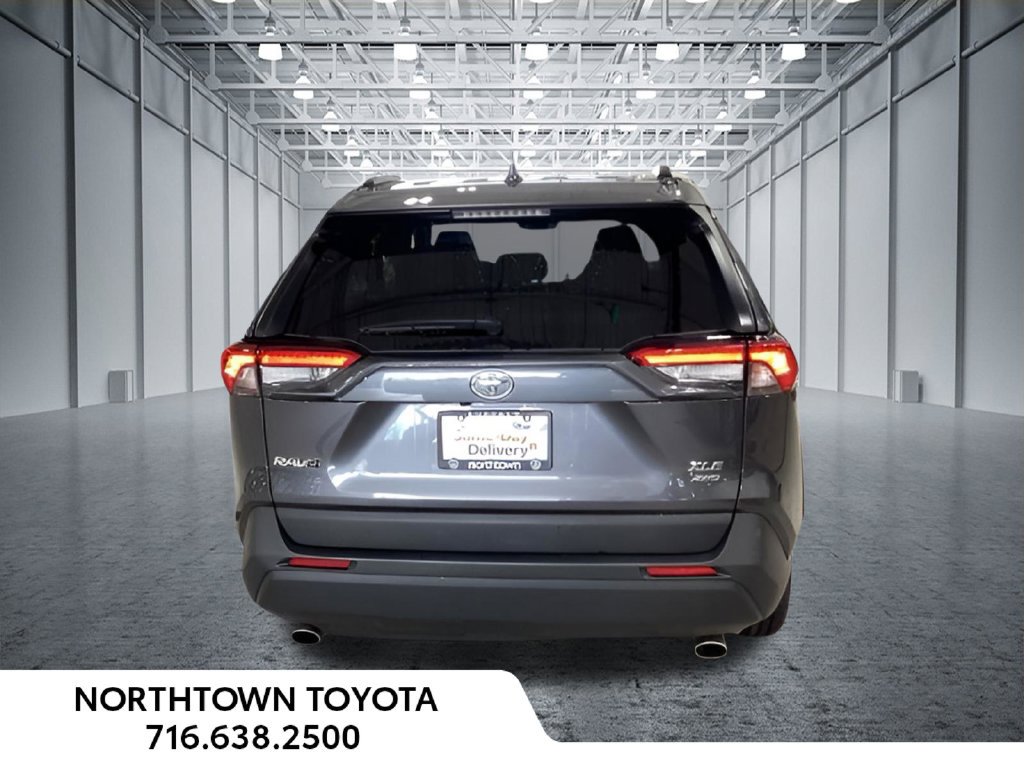 Used 2025 Toyota RAV4 XLE AWD/4WD image 8