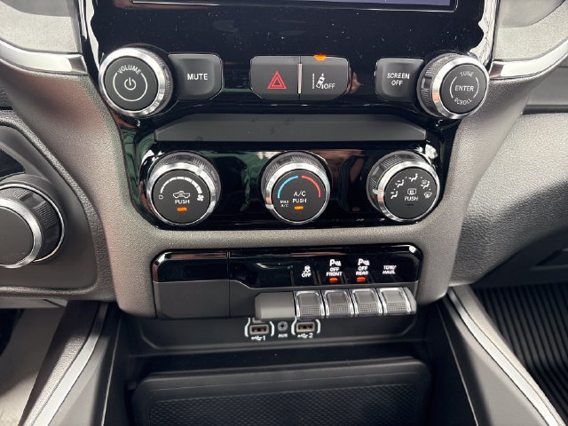 New 2026 RAM 1500 Express AWD/4WD image 20