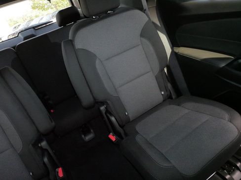 Used 2023 Chevrolet Traverse LT FWD image 14