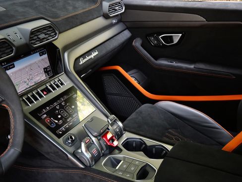 Used 2024 Lamborghini Urus Performante AWD/4WD image 13