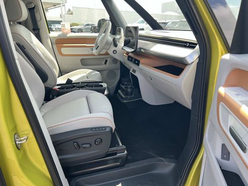New 2025 Volkswagen ID. Buzz 1st Edition AWD/4WD image 31