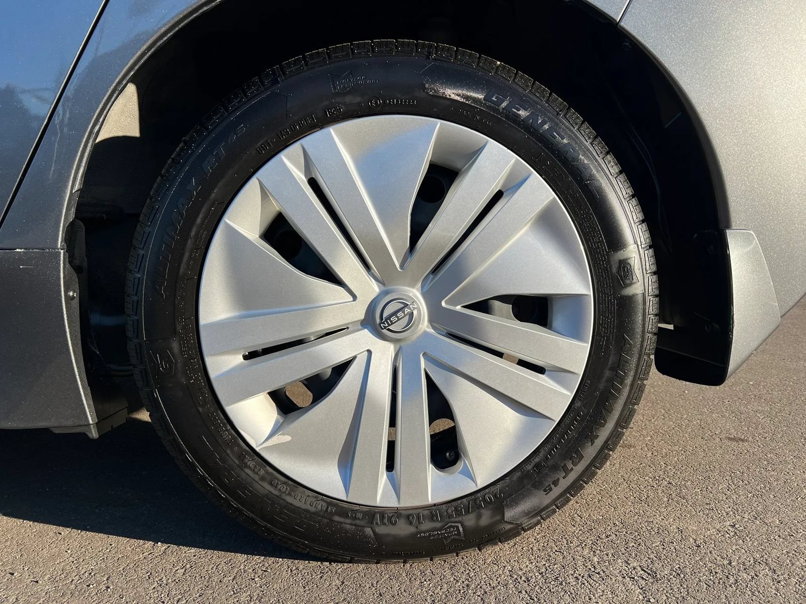 Used 2025 Nissan Leaf S FWD image 40