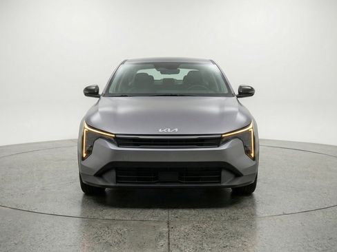 Used 2025 Kia K4 LXS image 2