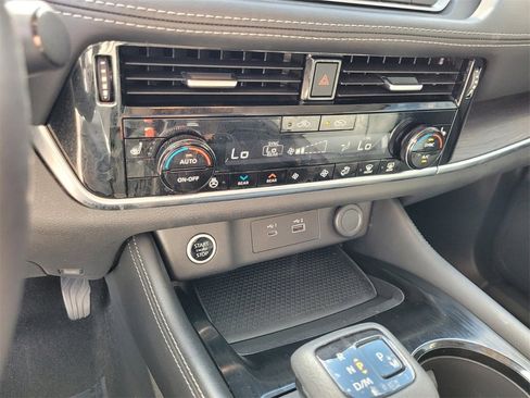 Used 2021 Nissan Rogue SL image 25