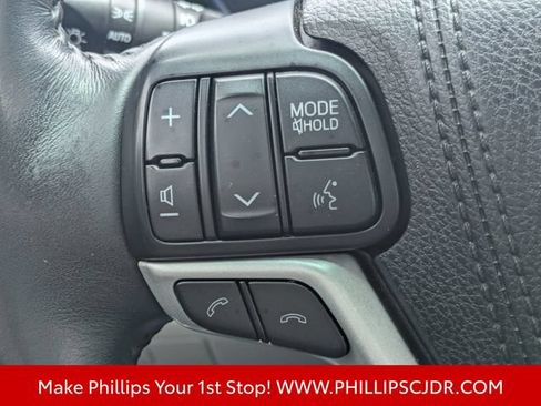 Used 2017 Toyota Highlander XLE FWD image 26
