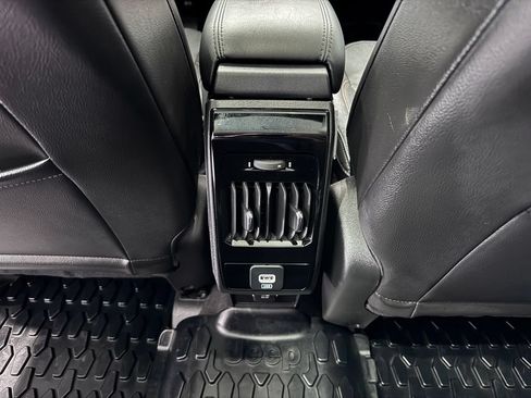 Used 2022 Jeep Compass Latitude w/ Sun and Sound Group AWD/4WD image 28