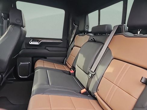 Used 2025 Chevrolet Silverado 2500 High Country w/ Technology Package image 31