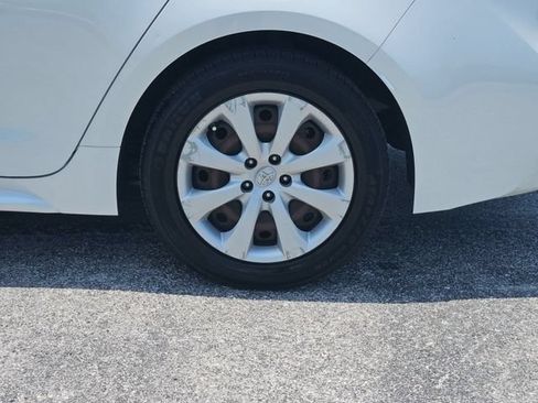 Used 2022 Toyota Corolla LE FWD image 29