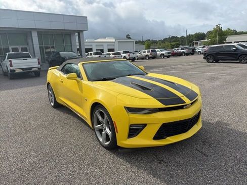 Used 2017 Chevrolet Camaro SS RWD image 3