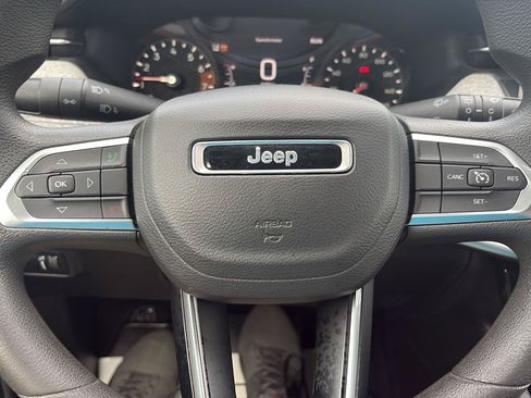 Used 2025 Jeep Compass Sport AWD/4WD image 28