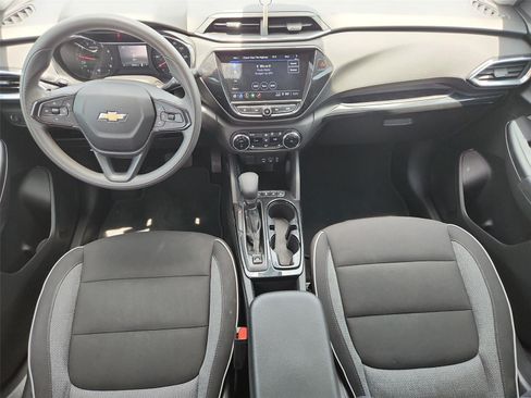 Used 2023 Chevrolet TrailBlazer LT w/ Convenience Package FWD image 5