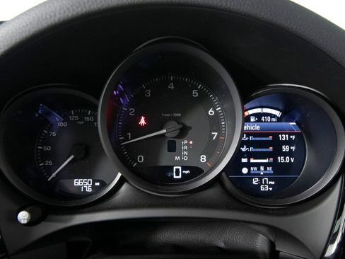 Certified 2025 Porsche Macan AWD/4WD image 22