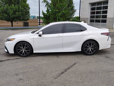 Used 2024 Toyota Camry SE FWD image 10